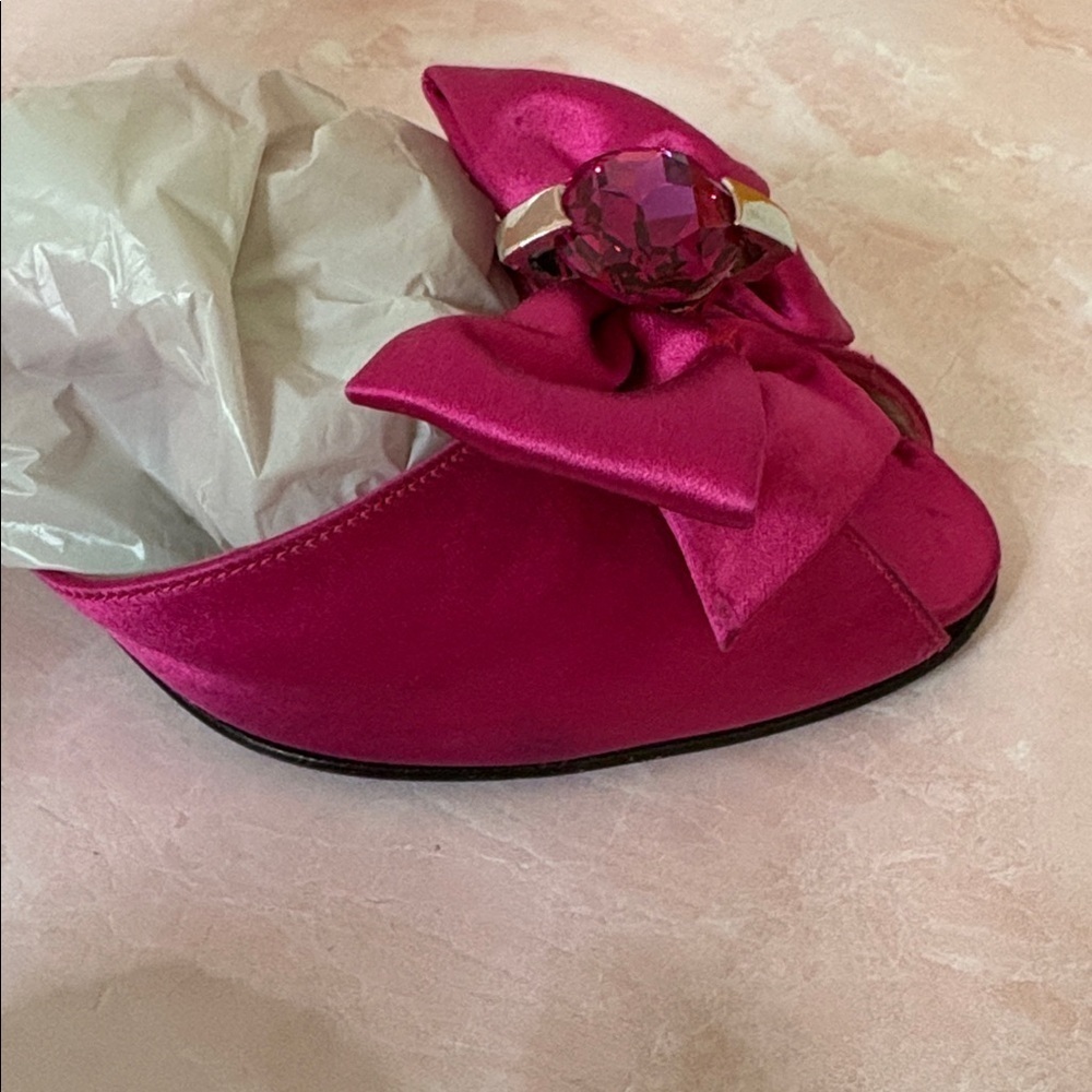 Stuart Weitzman Fuchsia Bow Heels - Picture 7 of 9
